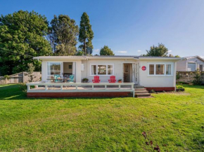 Sunbathe Bach - Whitianga Holiday Home
